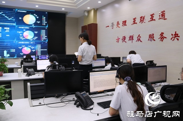  驻马店市政府副秘书长贾守峰接听12345便民热线